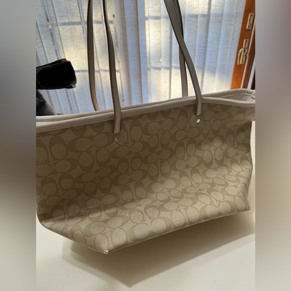 Coach purse - Picture 3 of 7